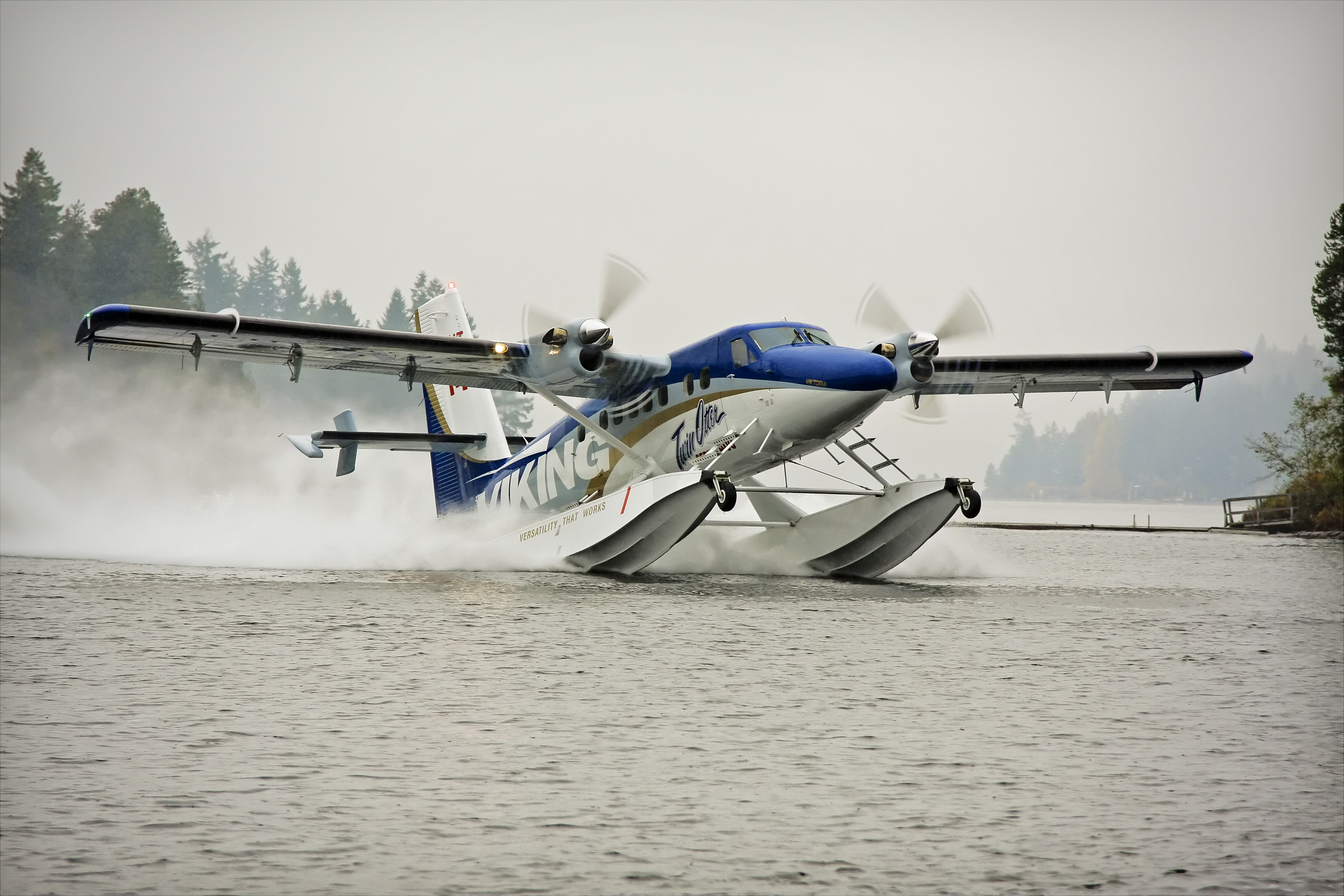 Amphibious Viking Twin Otter DHC-6 on water