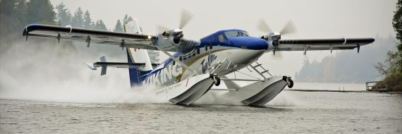 Amphibious Twin Otter Series 400 landing on water